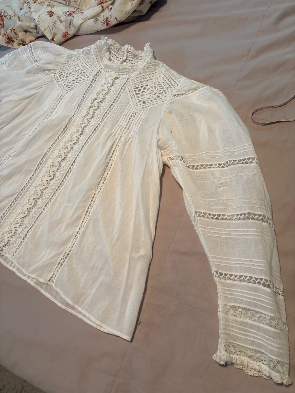 Doen Lace Top - Picture 4 of 17